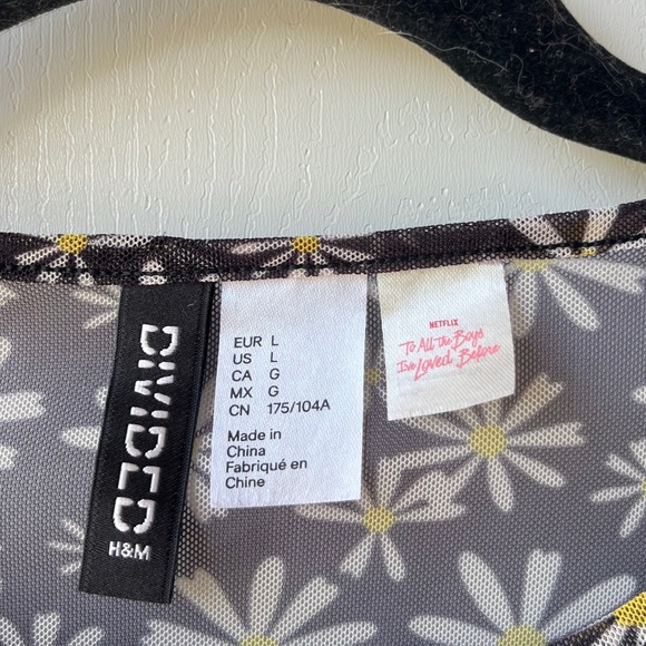 Divided Black and White Floral Crop Top - Picture 3 of 4